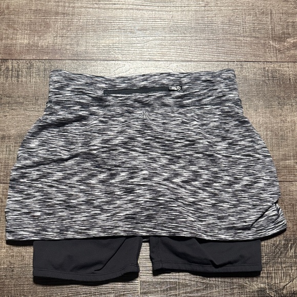 Athleta Contender 2 in 1 Heathered Black and Gray Skort - Picture 6 of 7